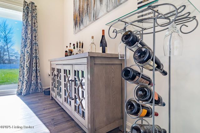 5804 Kellie Woods Dr, Louisville, KY 40258