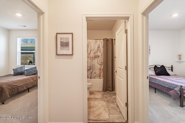 5804 Kellie Woods Dr, Louisville, KY 40258