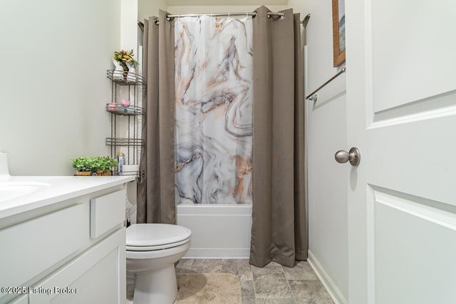 5804 Kellie Woods Dr, Louisville, KY 40258