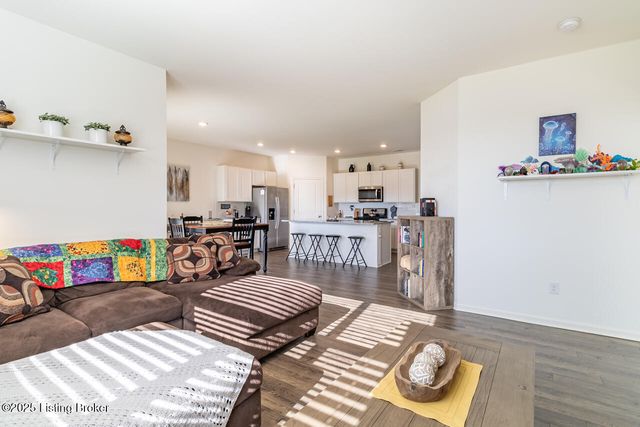 5804 Kellie Woods Dr, Louisville, KY 40258