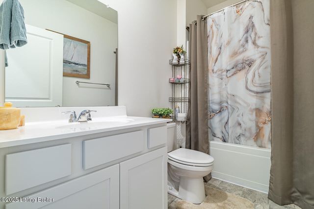 5804 Kellie Woods Dr, Louisville, KY 40258