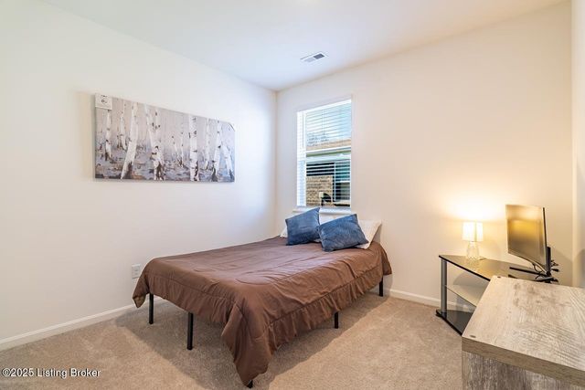 5804 Kellie Woods Dr, Louisville, KY 40258