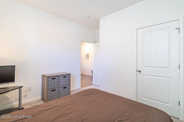 5804 Kellie Woods Dr, Louisville, KY 40258