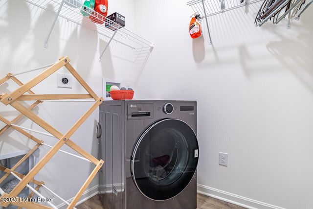 5804 Kellie Woods Dr, Louisville, KY 40258