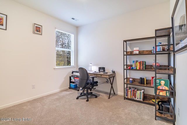 5804 Kellie Woods Dr, Louisville, KY 40258