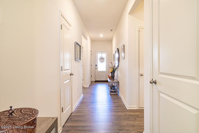 5804 Kellie Woods Dr, Louisville, KY 40258