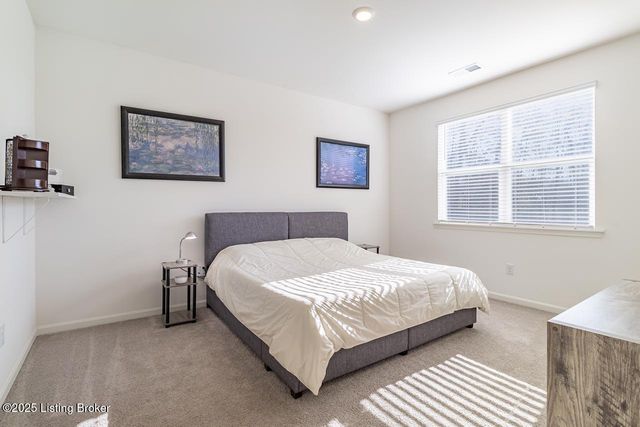 5804 Kellie Woods Dr, Louisville, KY 40258