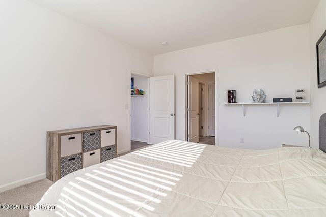 5804 Kellie Woods Dr, Louisville, KY 40258