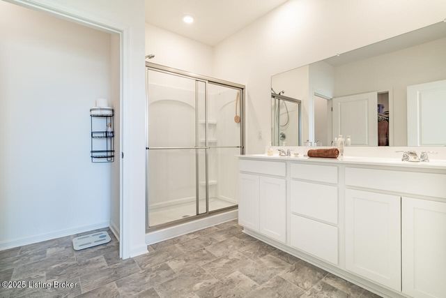 5804 Kellie Woods Dr, Louisville, KY 40258