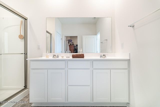 5804 Kellie Woods Dr, Louisville, KY 40258