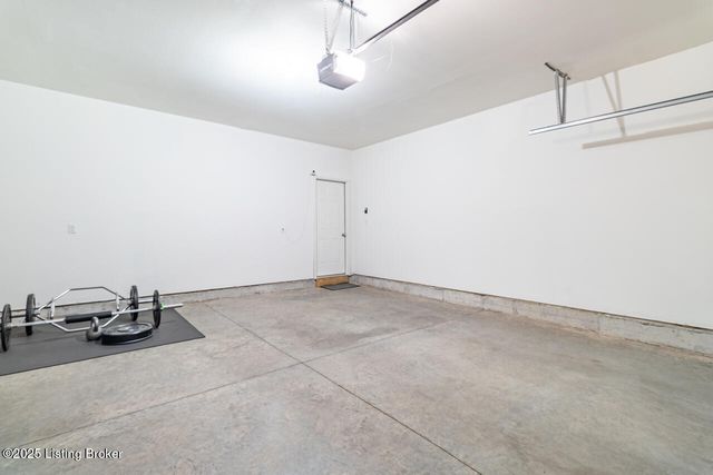 5804 Kellie Woods Dr, Louisville, KY 40258