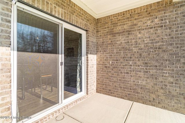 5804 Kellie Woods Dr, Louisville, KY 40258