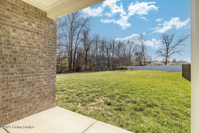 5804 Kellie Woods Dr, Louisville, KY 40258