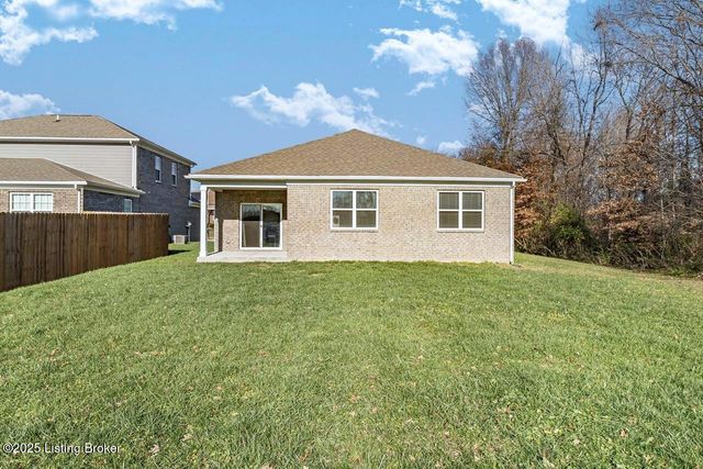 5804 Kellie Woods Dr, Louisville, KY 40258