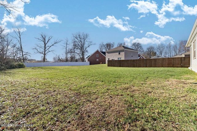 5804 Kellie Woods Dr, Louisville, KY 40258