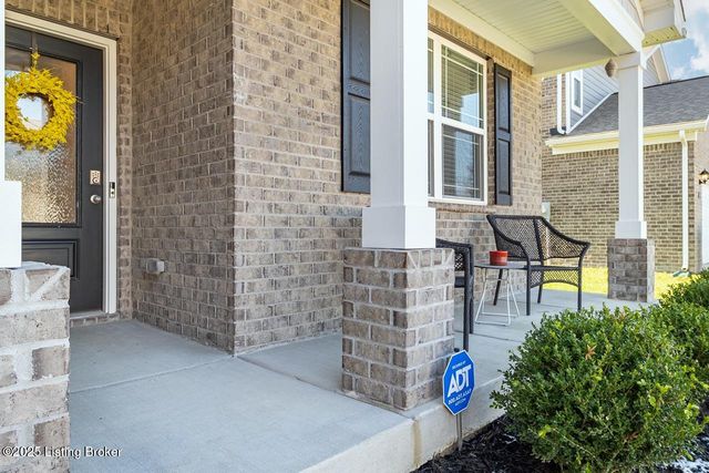 5804 Kellie Woods Dr, Louisville, KY 40258