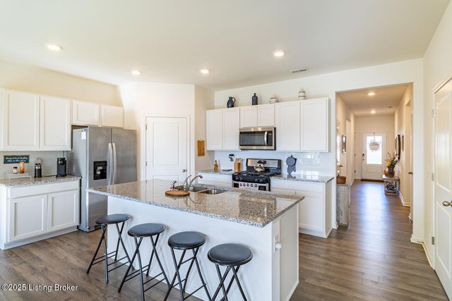 5804 Kellie Woods Dr, Louisville, KY 40258