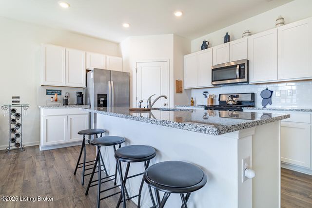 5804 Kellie Woods Dr, Louisville, KY 40258