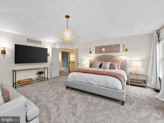 348 DRUMMERS LN, Phoenixville, PA 19460