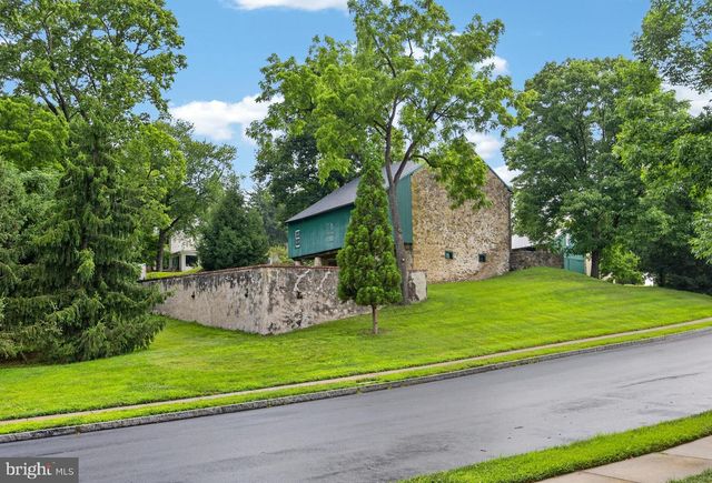 348 DRUMMERS LN, Phoenixville, PA 19460