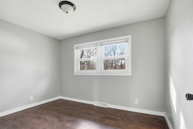 1504 W Loren Street, Springfield, MO 65807