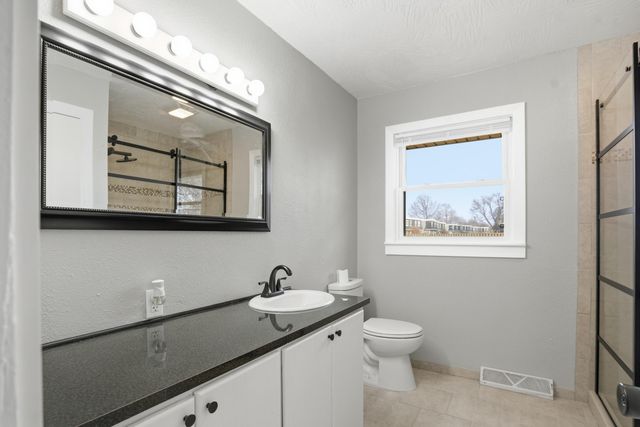 1504 W Loren Street, Springfield, MO 65807