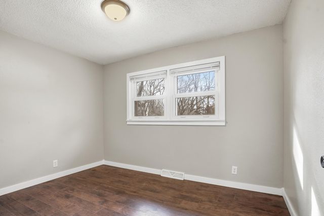 1504 W Loren Street, Springfield, MO 65807