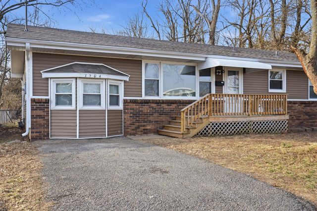 1504 W Loren Street, Springfield, MO 65807