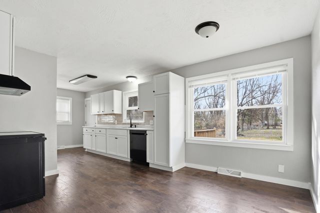 1504 W Loren Street, Springfield, MO 65807