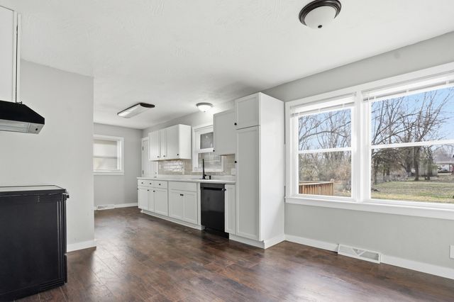 1504 W Loren Street, Springfield, MO 65807