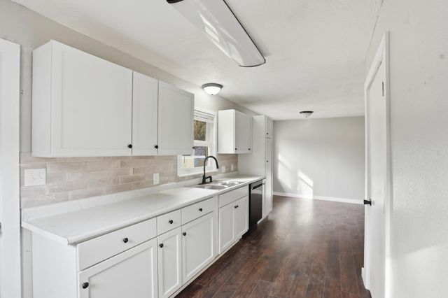 1504 W Loren Street, Springfield, MO 65807