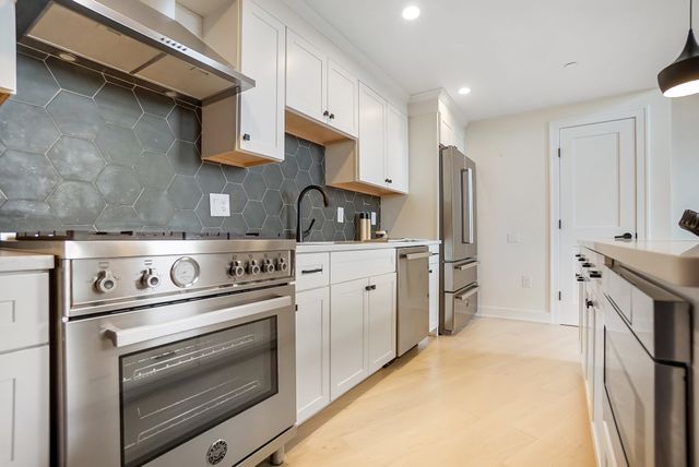 34 Salem St 201, Medford, MA 02155