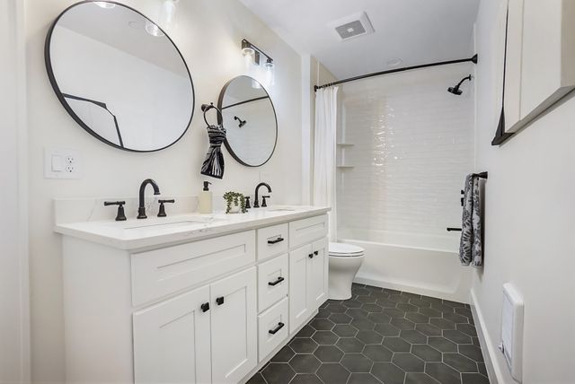 34 Salem St 201, Medford, MA 02155