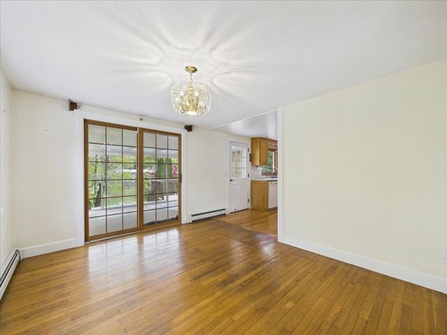 40 Bennets Neck Dr, Bourne, MA 02559