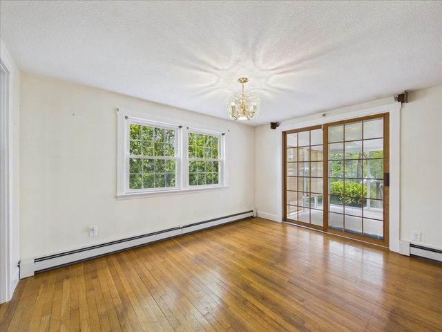 40 Bennets Neck Dr, Bourne, MA 02559