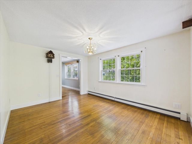 40 Bennets Neck Dr, Bourne, MA 02559