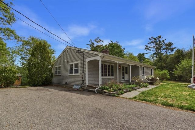 40 Bennets Neck Dr, Bourne, MA 02559