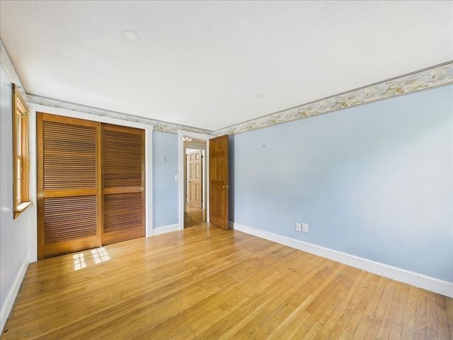 40 Bennets Neck Dr, Bourne, MA 02559