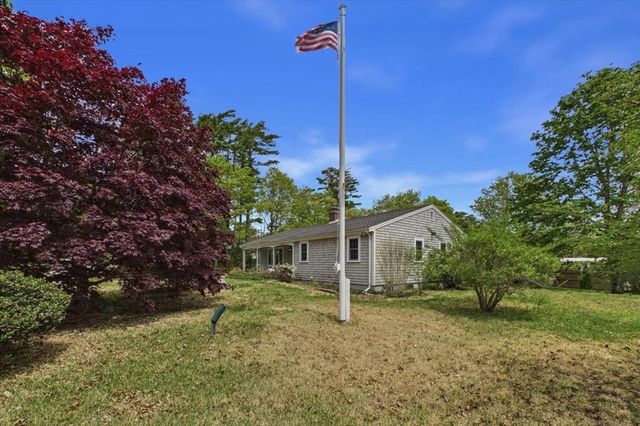 40 Bennets Neck Dr, Bourne, MA 02559
