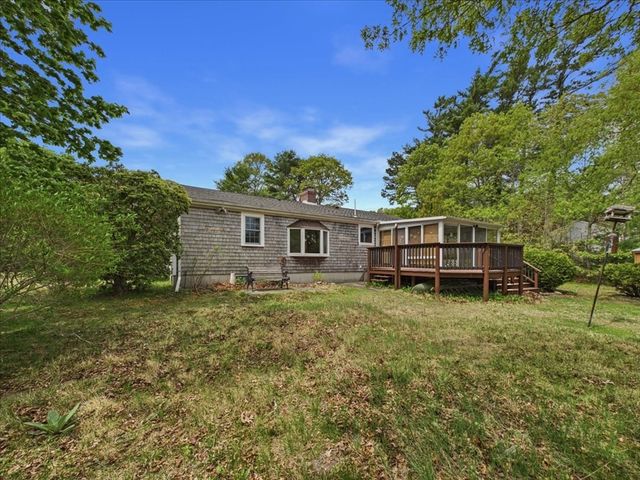 40 Bennets Neck Dr, Bourne, MA 02559