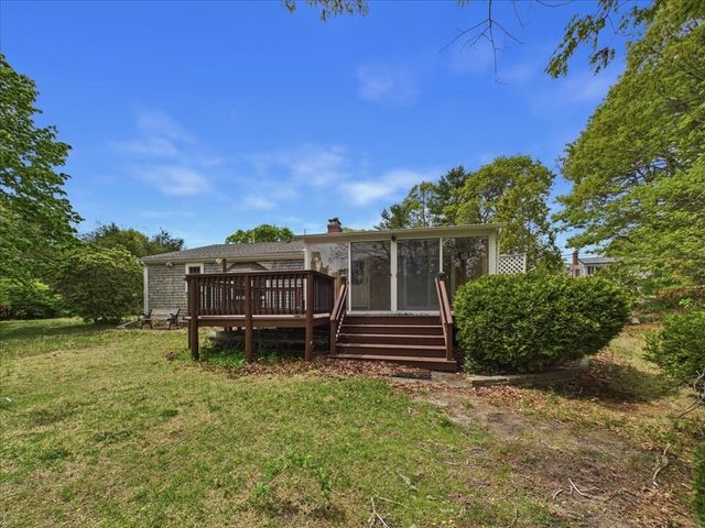 40 Bennets Neck Dr, Bourne, MA 02559