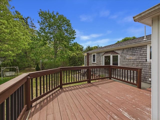 40 Bennets Neck Dr, Bourne, MA 02559