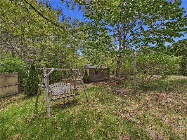 40 Bennets Neck Dr, Bourne, MA 02559