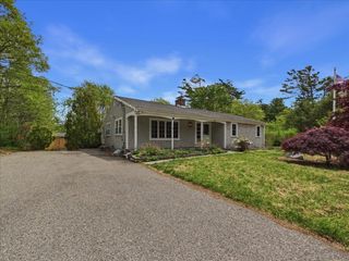 40 Bennets Neck Dr, Bourne, MA 02559