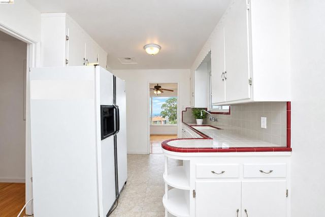 6556 Claremont Ave, Richmond, CA 94805