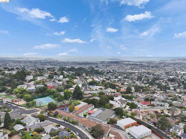 6556 Claremont Ave, Richmond, CA 94805