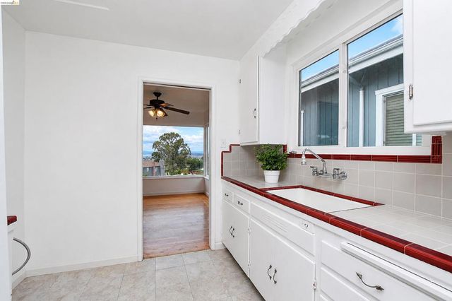 6556 Claremont Ave, Richmond, CA 94805