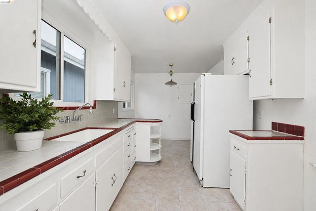 6556 Claremont Ave, Richmond, CA 94805