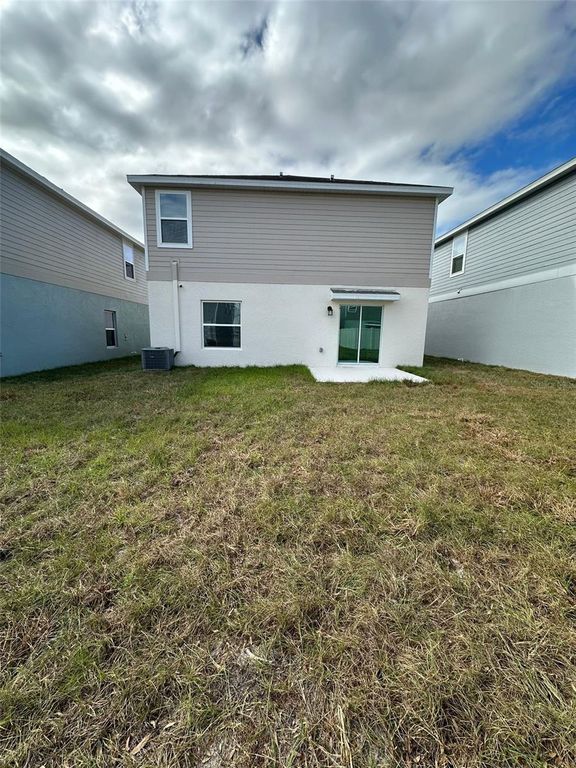 Image 19 of property listing at 1326 DEEPWATER CIRCLE, Eagle Lake, FL 33839