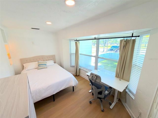 5813 26TH AVENUE N, St Petersburg, FL 33710